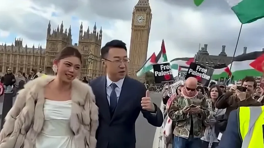 SPOSI AL CORTEO FILOPALESTINESE DI LONDRA, LA FOTO SCATENA INSULTI ONLINE