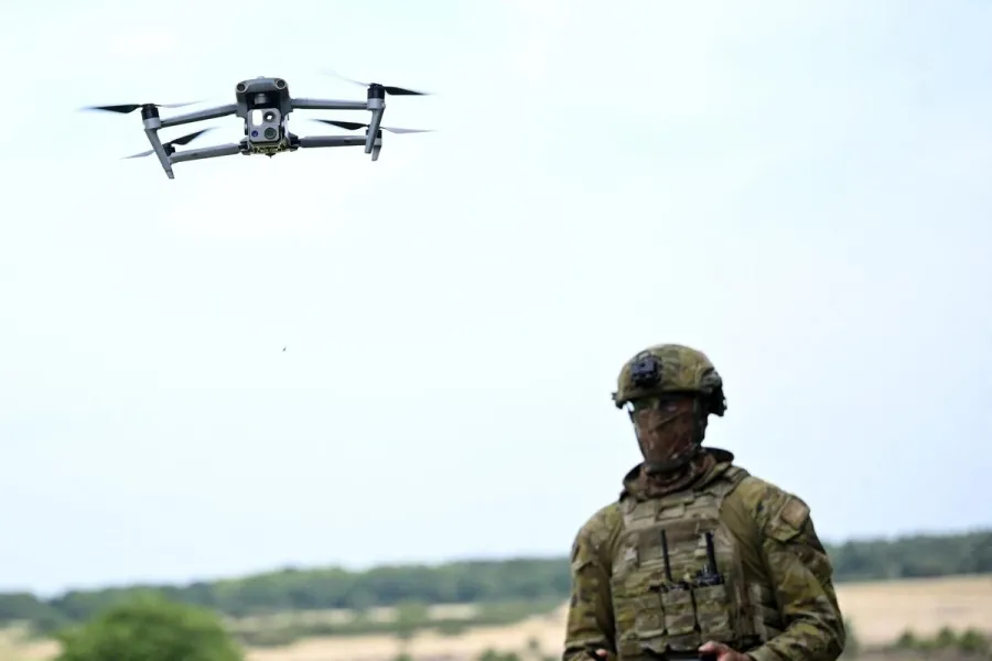 IL DIPARTIMENTO DELLA GUERRA USA SELEZIONA QUATTRO SISTEMI ANTI-DRONE A ENERGIA DIRETTA