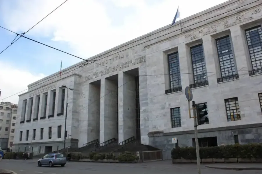 MILANO, AUTISTA DEL TRIBUNALE PASSAVA ATTI SEGRETI AI CLAN