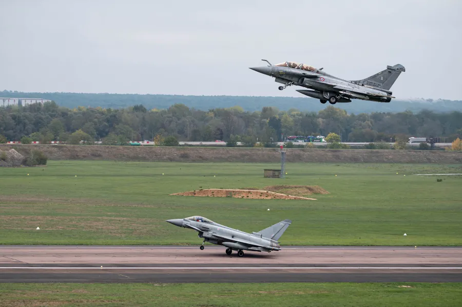 FRANCIA E REGNO UNITO, PRIMA ESERCITAZIONE CONGIUNTA DI ATTACCO NUCLEARE AEREO