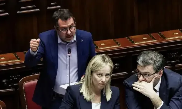 SALVINI CHIEDE PENSIONI ANTICIPATE, FLAT TAX AL 15% E UN CONTRIBUTO DALLE BANCHE