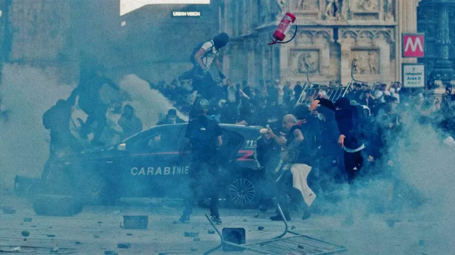 SCONTRI E SACCHEGGI A MILANO E BOLOGNA DURANTE LE MANIFESTAZIONI DI «ITALIA IN PIAZZA»