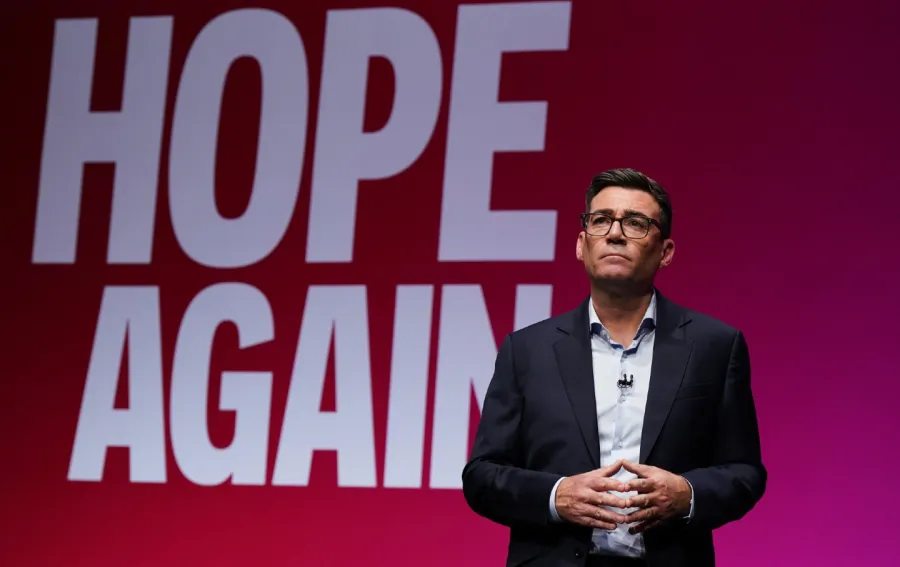 IL PREMIER BRITANNICO BURNHAM PROMETTE UN SERVIZIO DI CURA NAZIONALE E L'ACQUA DI NUOVO PUBBLICA
