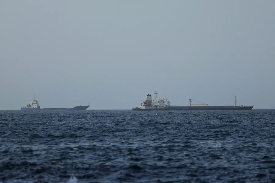 MERCANTILE COLPITO NELLO STRETTO DI HORMUZ, 12 FERITI TRA CUI 11 INDIANI