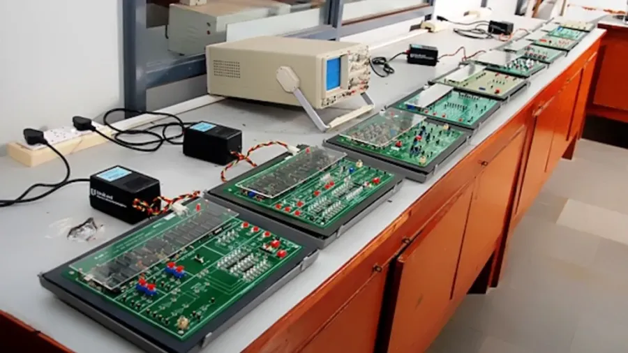 LA FCC VERSO IL DIVIETO DEI TEST CINESI SULL'ELETTRONICA PER IL MERCATO USA