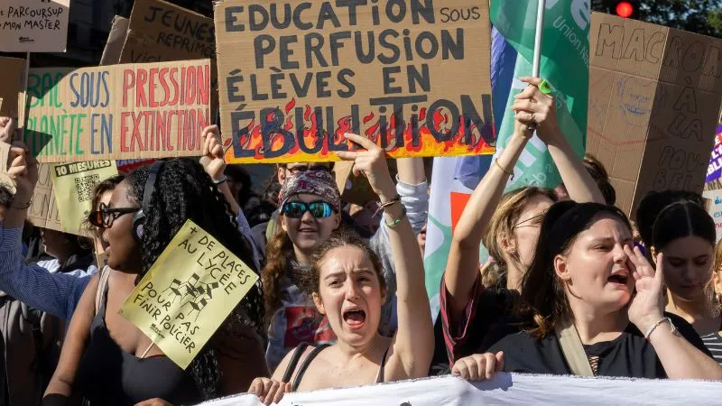 FRANCIA, RIVOLTA NEI LICEI: OLTRE CINQUEMILA STUDENTI FERMATI