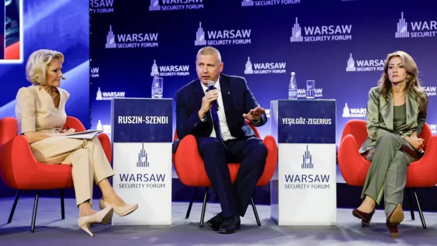 L'UE INSISTE SULLA DIFESA COMUNE AL FORUM DI VARSAVIA