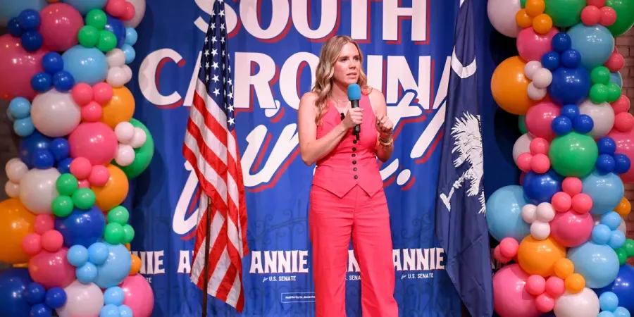 USA, I CANDIDATI DEMOCRATICI RISCOPRONO LO SLOGAN «AMERICA FIRST»