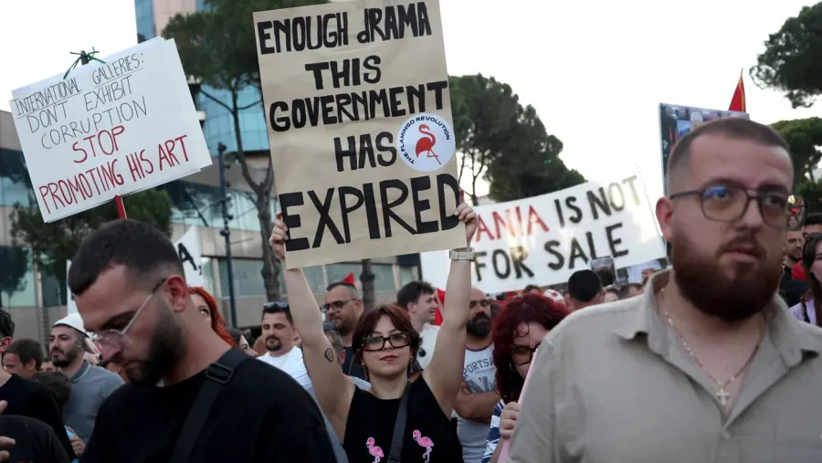 ALBANIA, SCONTRI A TIRANA NELLE PROTESTE CONTRO IL GOVERNO RAMA