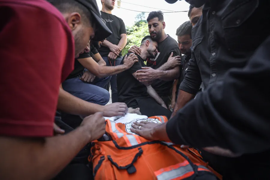 MEDICO VOLONTARIO UCCISO A GAZA IN UN RAID ISRAELIANO