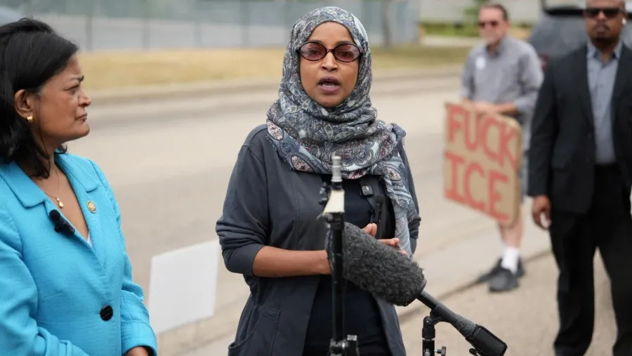 AGENTI FEDERALI PERQUISISCONO LA CASA DI ILHAN OMAR A WASHINGTON