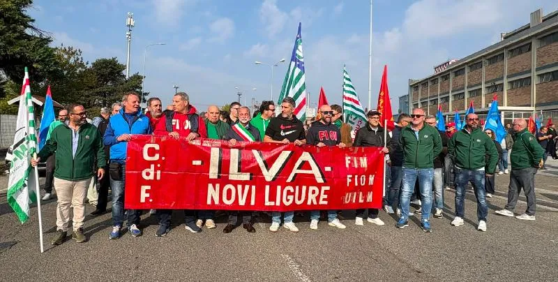 EX ILVA, LAVORATORI IN CORTEO A GENOVA E NOVI LIGURE CONTRO IL FERMO DELLE LAVORAZIONI