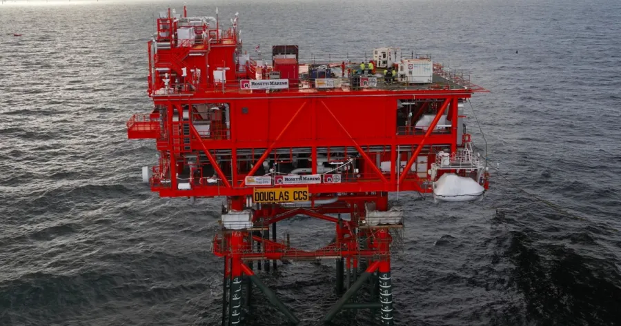 ENI INSTALLA LA PIATTAFORMA DOUGLAS CCS AL LARGO DI LIVERPOOL