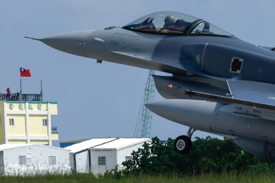 TAIWAN RICEVE I PRIMI DUE CACCIA F-16V ORDINATI AGLI STATI UNITI