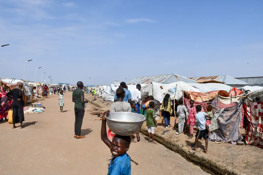 SUDAN: L'INVIATO ONU PARLA DI PIÙ SFORZI DIPLOMATICI NONOSTANTE I COMBATTIMENTI