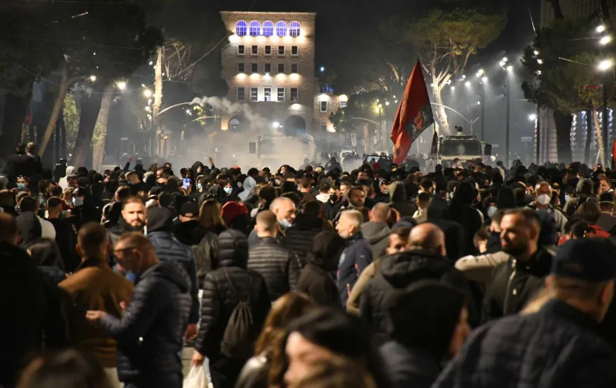 ALBANIA, SCONTRI A TIRANA DURANTE LO SCIOPERO STUDENTESCO