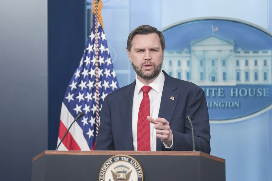VANCE AMMETTE UN DISACCORDO CON TRUMP SULLA GUERRA IN IRAN