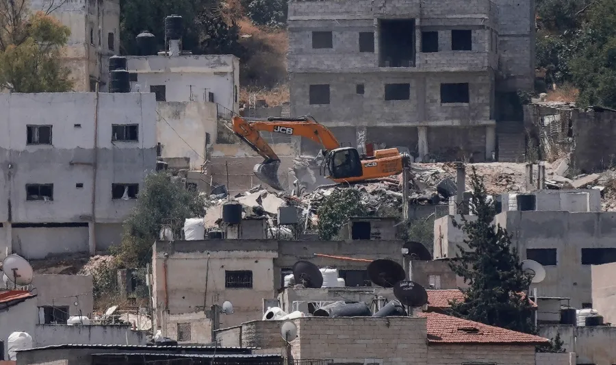 I CONSERVATORI BRITANNICI HANNO ACCETTATO 1,3 MILIONI DI STERLINE DA JCB, IMPRESA LEGATA AGLI INSEDIAMENTI ISRAELIANI
