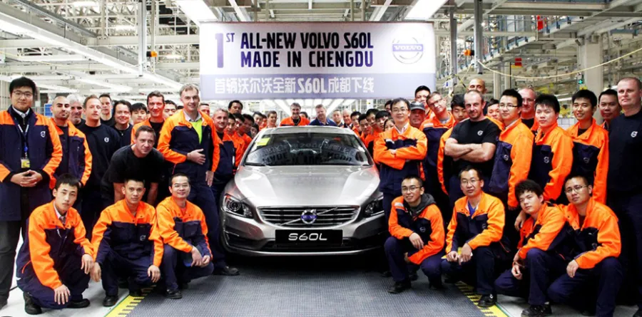 VOLVO ANNUNCIA ALTRI 2.500 TAGLI E CROLLA IN BORSA DOPO IL CALO DELLE VENDITE IN CINA