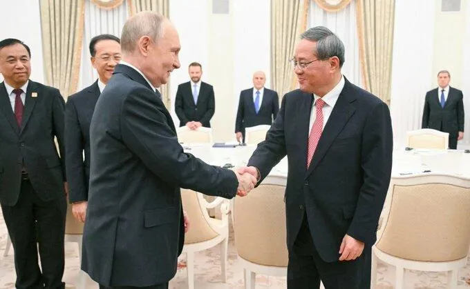 IL CREMLINO: PECHINO PREPARA IL VERTICE A TRE CON USA E RUSSIA