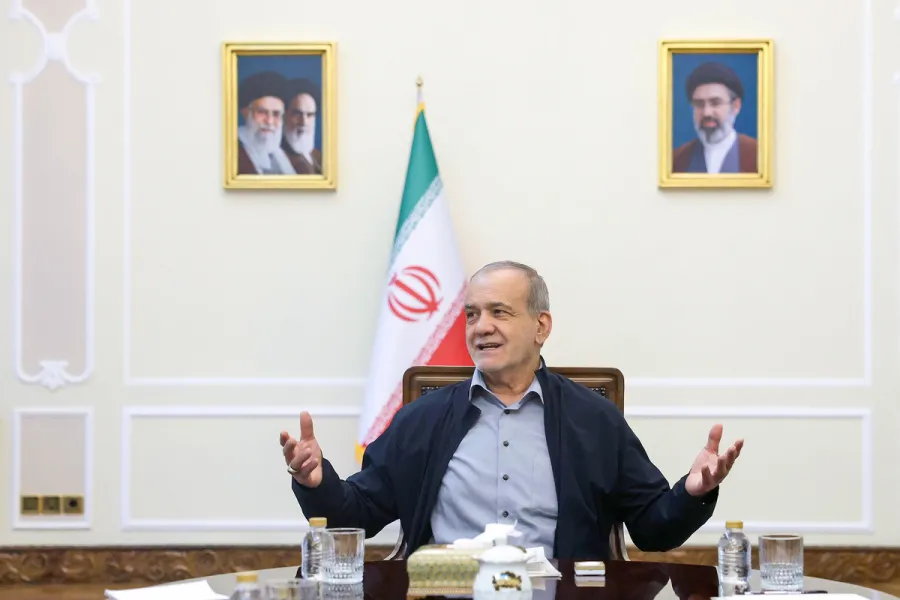IL PRESIDENTE IRANIANO: GLI USA LEVINO LE SANZIONI PRIMA DI NEGOZIARE