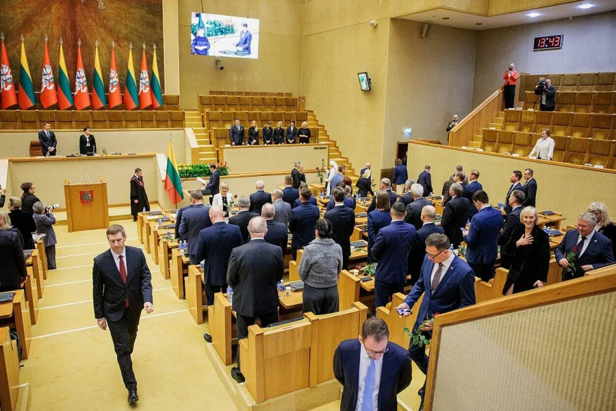 IL PARLAMENTO LITUANO AVVIA L'ABROGAZIONE DEL DIVIETO SULLE ARMI NUCLEARI