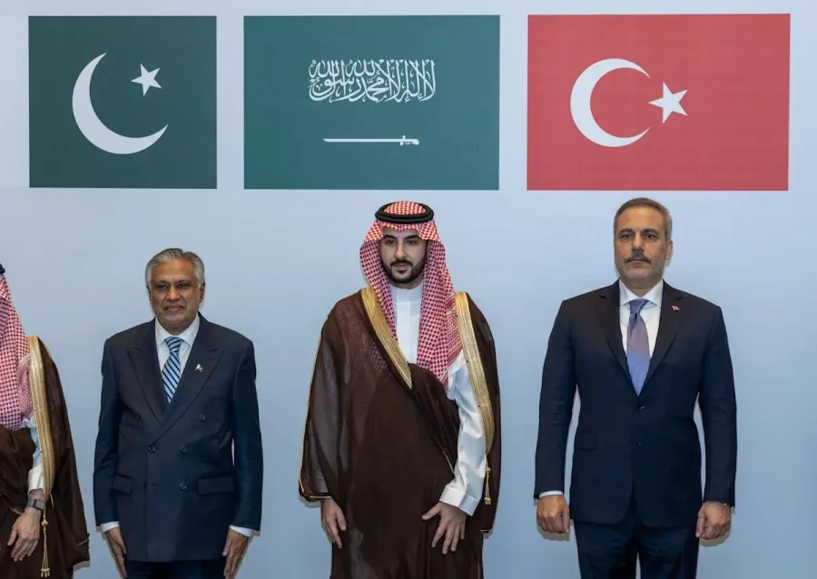 ENTRA IN VIGORE IL PATTO DI DIFESA DI MECCA, TRUPPE PAKISTANE E TURCHE IN ARABIA SAUDITA