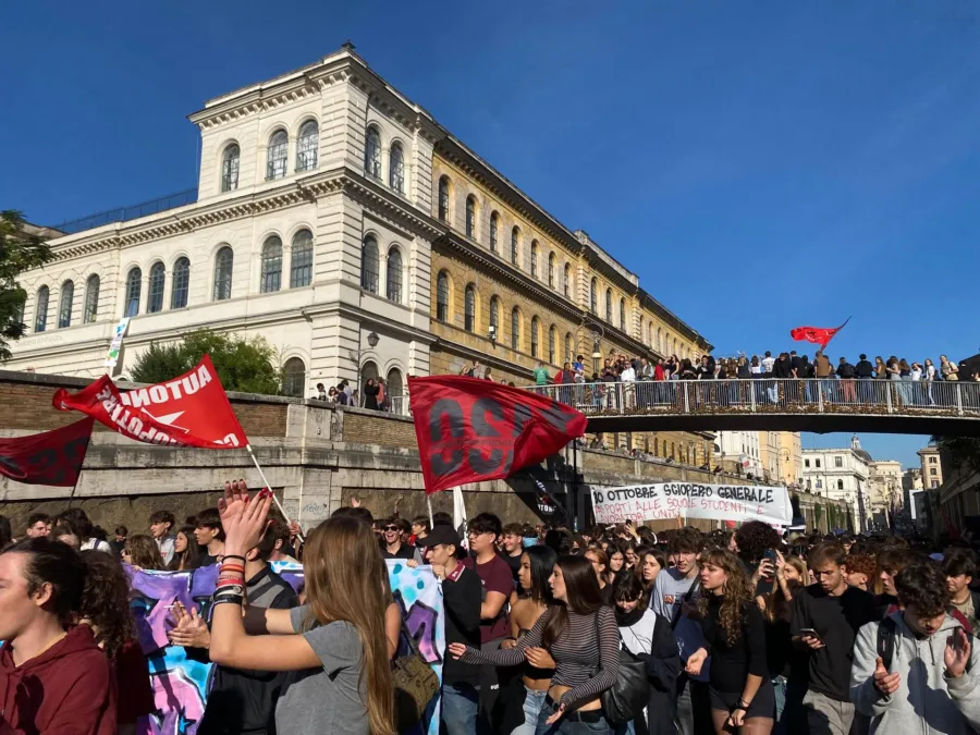 ITALIA IN PIAZZA PROSEGUE CON CAMIONISTI E AGRICOLTORI