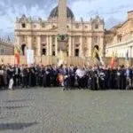 LA SICUREZZA VATICANA BLOCCA LA PROCESSIONE DEI CATTOLICI TRADIZIONALISTI A SAN PIETRO