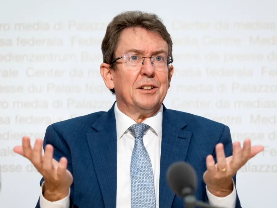LA SVIZZERA VERSO REGOLE PIÙ STRETTE SUI SOCIAL MEDIA PER I MINORI