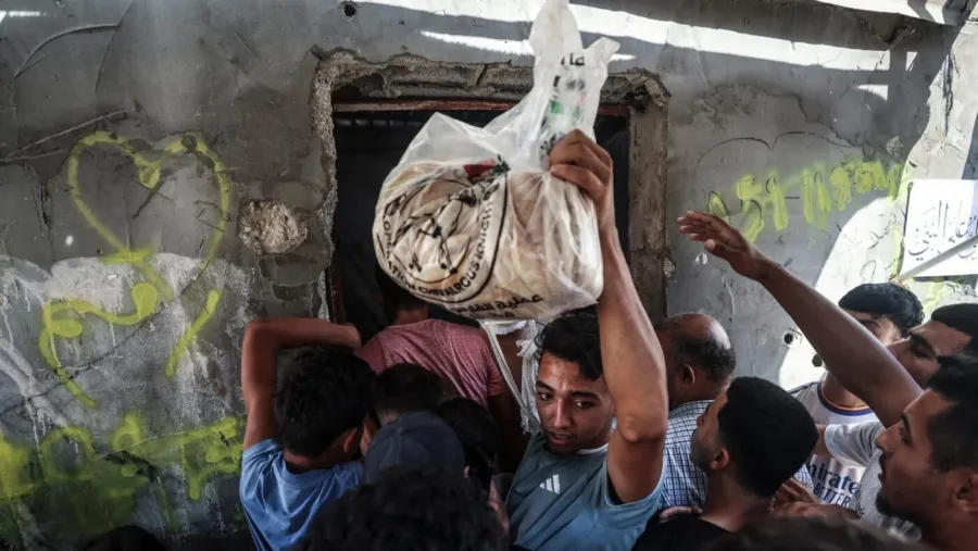 GAZA, CHIUSE LA MAGGIOR PARTE DEI FORNI INDUSTRIALI PER LA MANCANZA DI FARINA