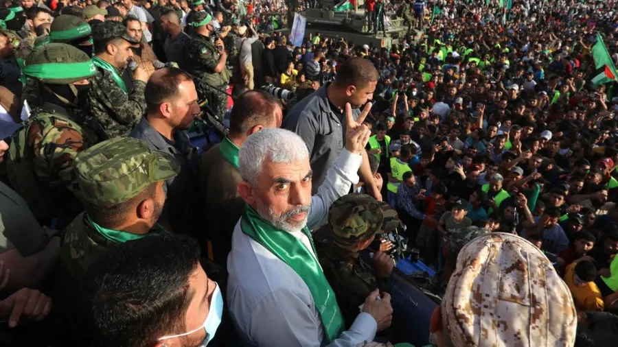 LE FAZIONI PALESTINESI COMMEMORANO SINWAR A DUE ANNI DALLA SUA UCCISIONE