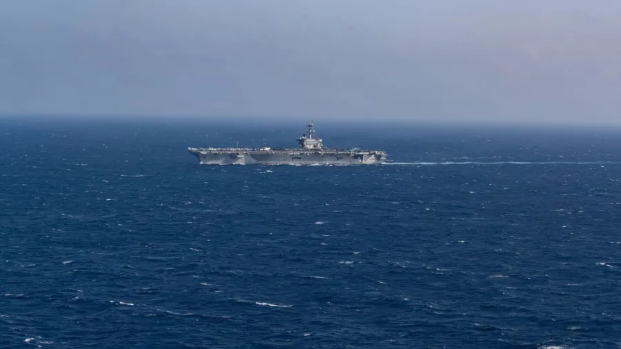 IL COMANDANTE DELLA MARINA IRGC AVVERTE GLI STATI UNITI SU HORMUZ