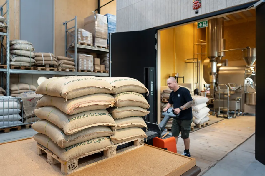 SVIZZERA, I COMMERCIANTI DI CAFFÈ PUNTANO SU ROTTE ALTERNATIVE