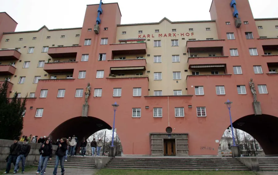 A VIENNA IL 50-60% DELLA POPOLAZIONE VIVE IN ALLOGGI SOCIALI