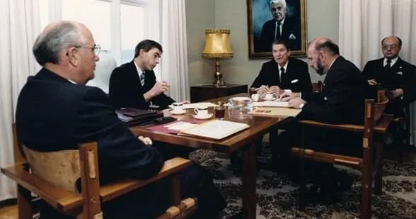 REAGAN VALUTÒ NEL 1986 LA PROPOSTA SOVIETICA DI DISARMO NUCLEARE TOTALE