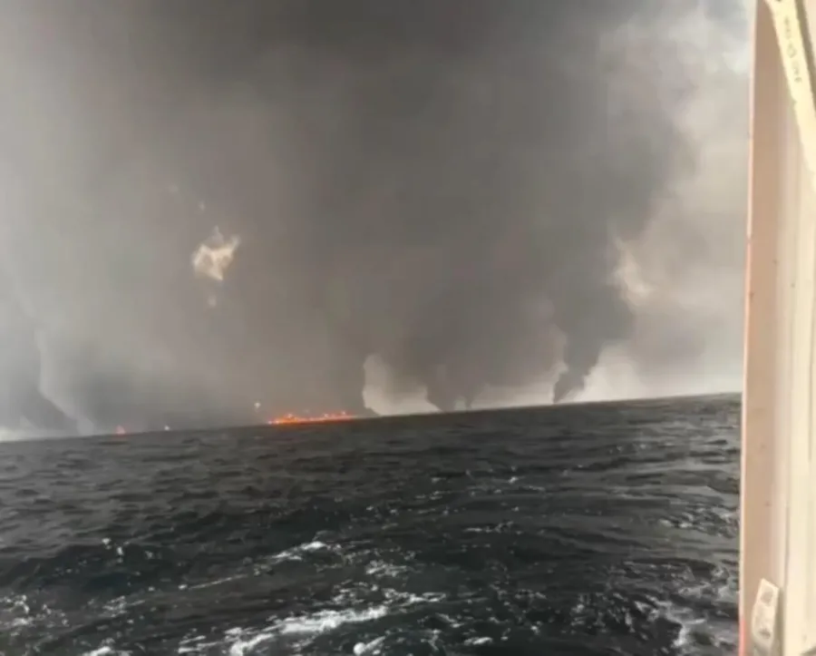 PETROLIERE COLPITE DA MINE E PROIETTILI NELLO STRETTO DI HORMUZ