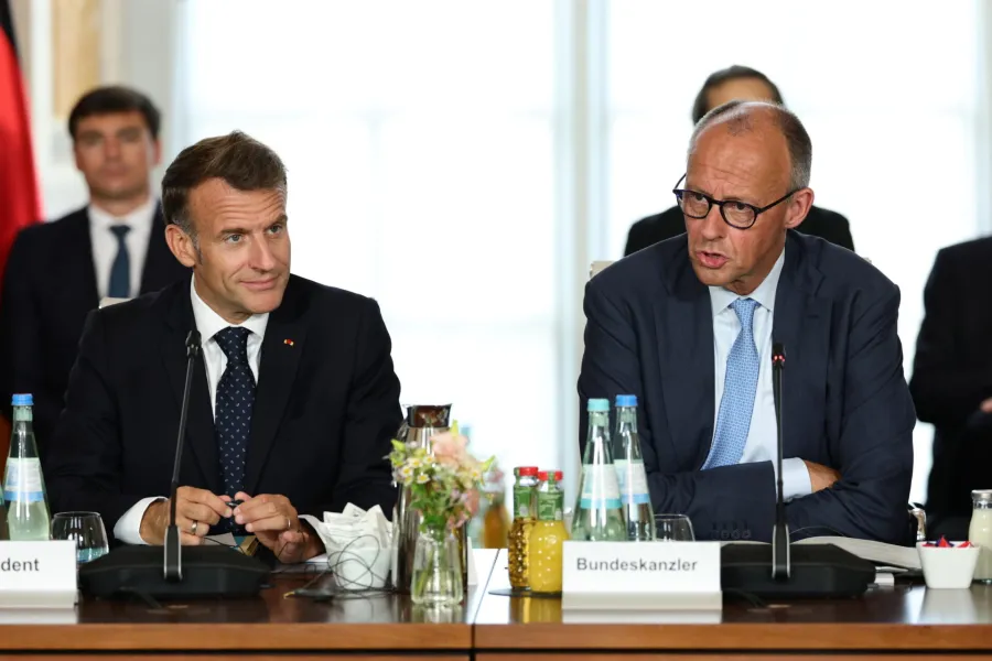 MACRON E MERZ CHIEDONO ALL'UE UN PULSANTE ROSSO CONTRO LA CINA